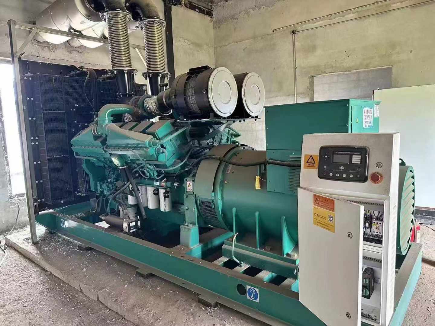 乳源无功补偿装置的性能评估需要考虑哪些因素？