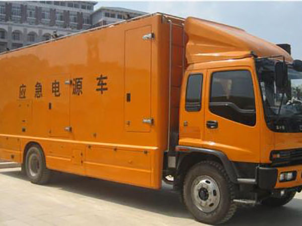 乳源冬季柴油发电机启动前，如何检查燃油系统中的积水？